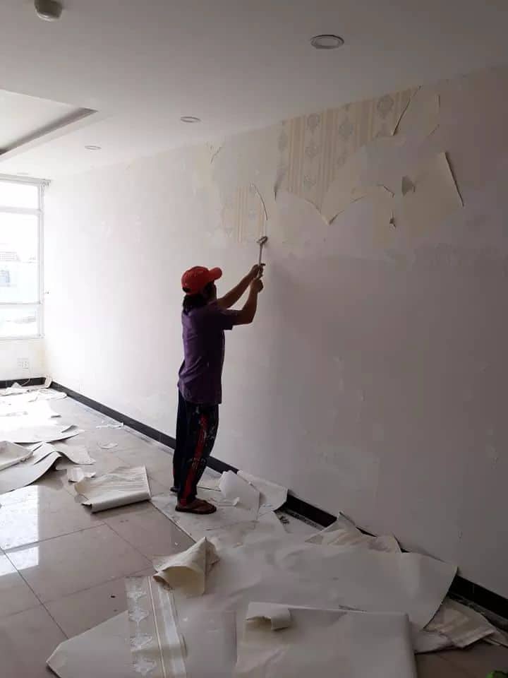 Gỡ bỏ giấy dán tường